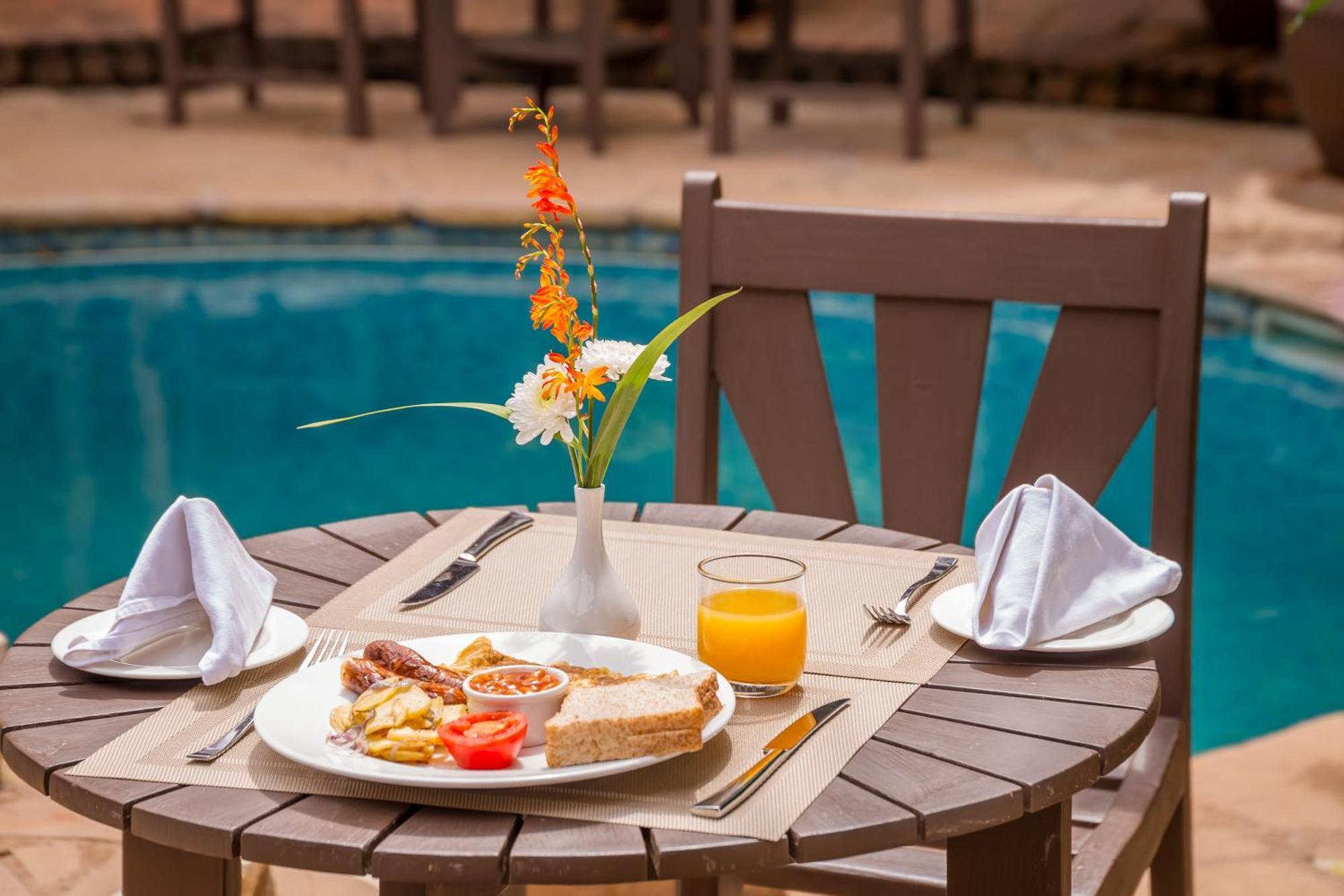 The Grand Gables Aparthotel Найроби Екстериор снимка